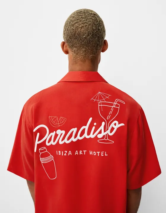 Вышитая рубашка BERSHKA x PARADISO с короткими рукавами